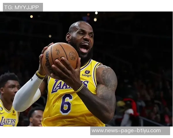 41岁詹姆斯依然风采依旧大回环合球双手灌篮展现无限活力